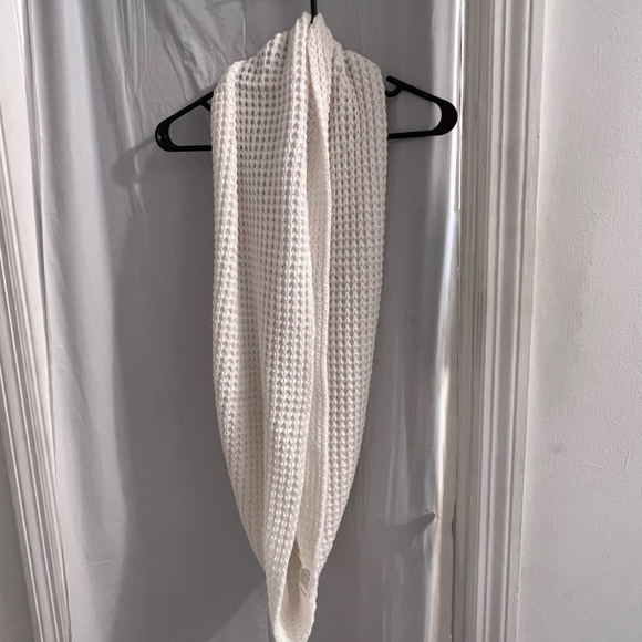 MOSSIMO white infinity scarf - Picture 1 of 3